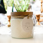 Duftkerze Ms. Vinti Luxe 500g soy wax candle in vintage glass jar with wooden lid and cotton wick for long-lasting burn and nostalgic home atmosphere