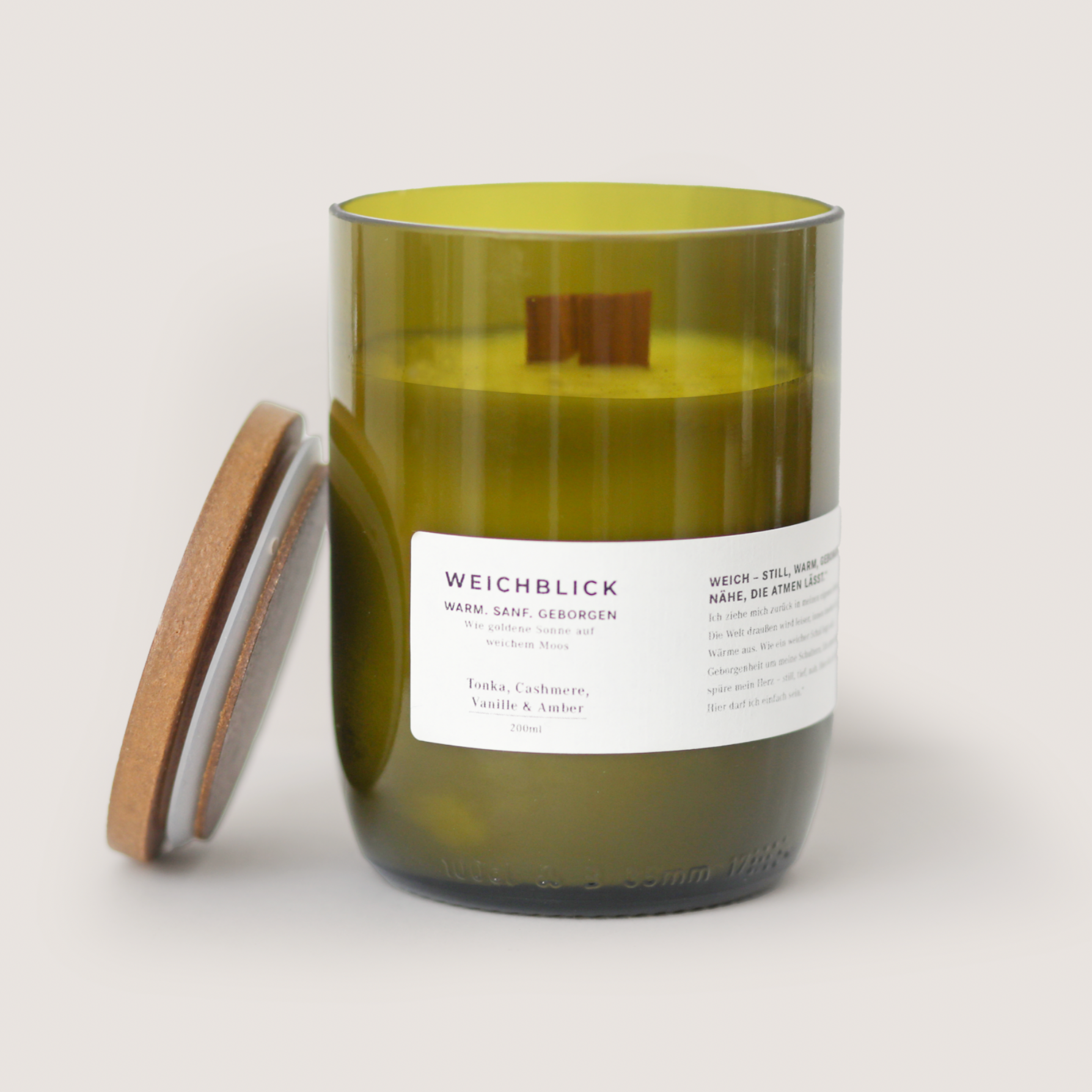 WEICHBLICK 200ml scented candle in green glass with warm Tonka, Cashmere, Vanilla, and Amber fragrance