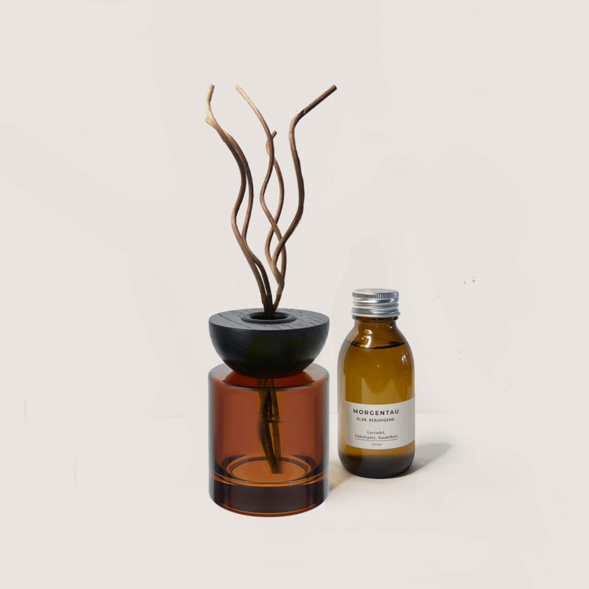MORGENTAU Diffuser 100ml with lavender eucalyptus sandalwood scent in amber glass bottle and brown bamboo sticks