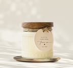 Duftkerze Ms. Vinti im Vintage-Glas, 500g nachhaltiges Sojawachs mit Holzdeckel, langanhaltend und vegan, dekorativ und atmosphärisch.