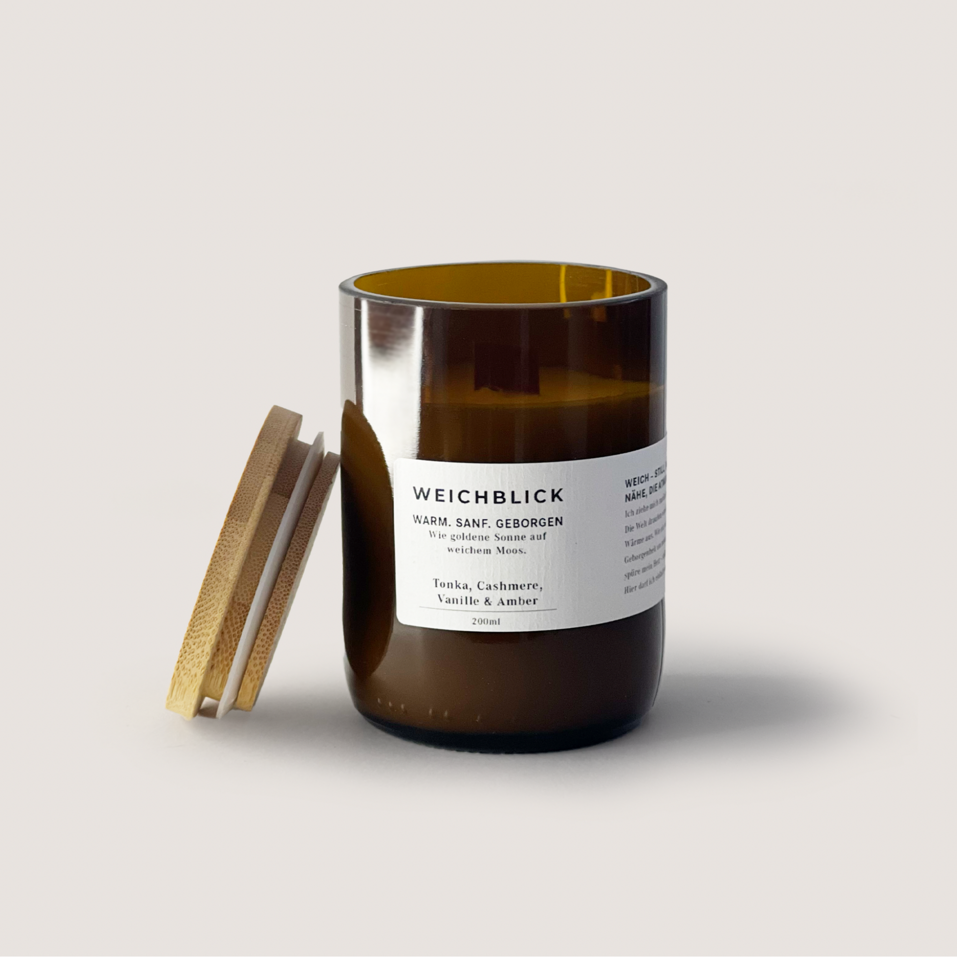 SONNENHAIN 200ml scented candle with tonka, cashmere, vanilla, and amber in a brown glass jar with a wooden lid.