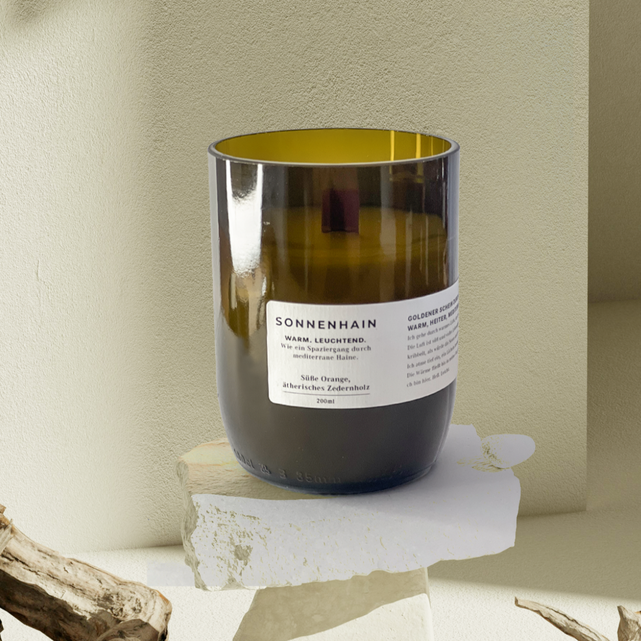 SONNENHAIN 350ml Duftkerze mit warmem, leuchtendem Aroma von süßer Orange und ätherischem Zedernholz, mediterrane Atmosphäre.