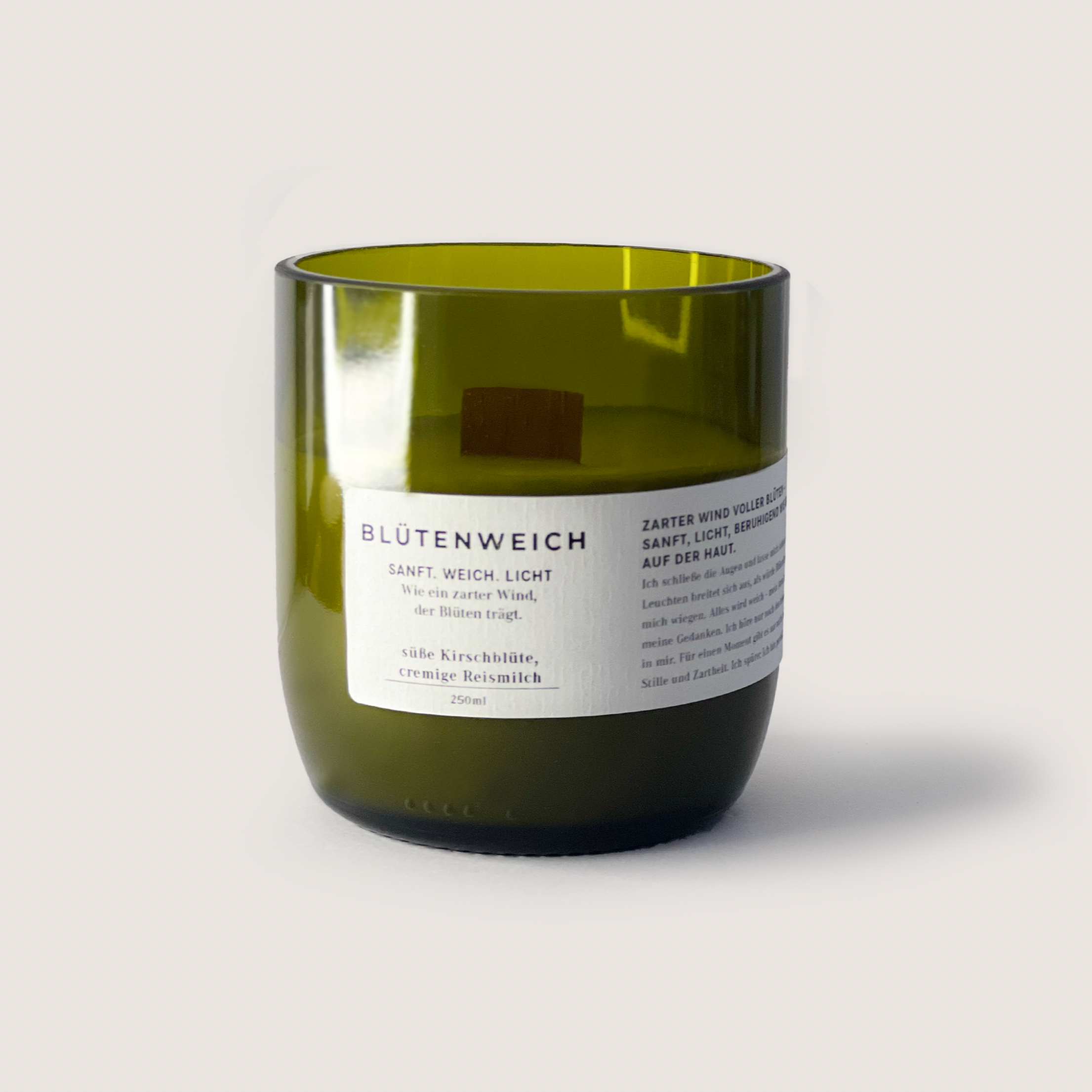 BLÜTENWEICH 350ml green glass candle with sweet cherry blossom and creamy rice milk scent
