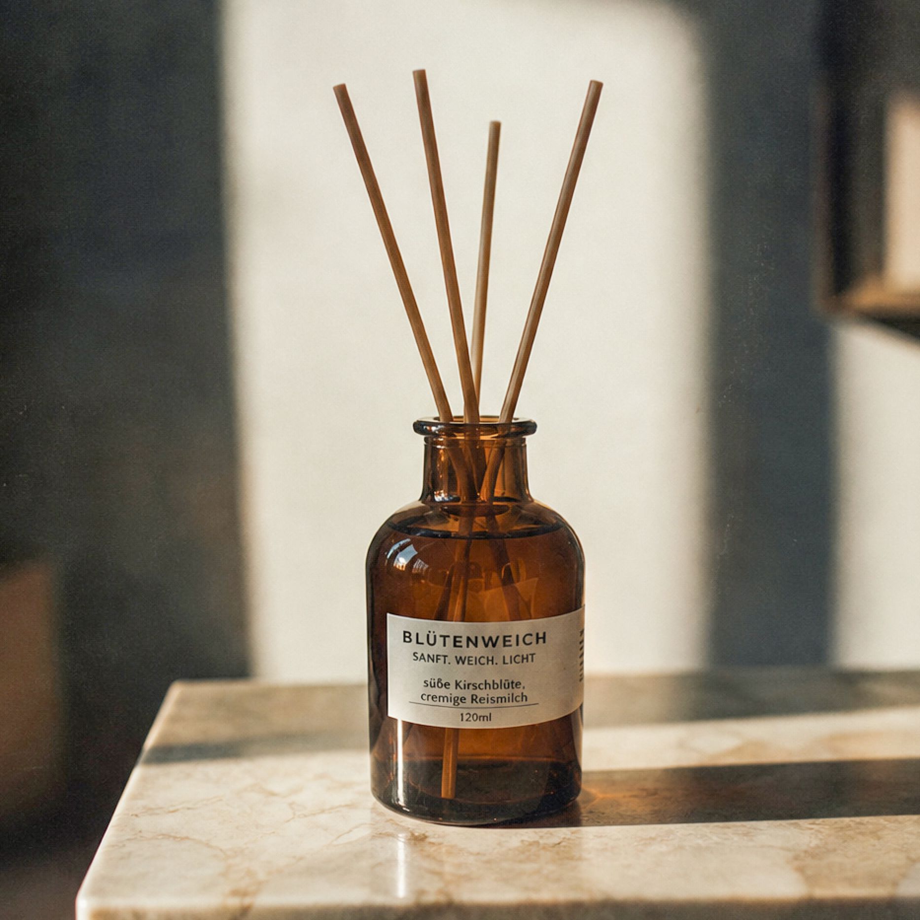BLÜTENWEICH Diffuser mit Duftstäbchen – 120 ml | OUUJA