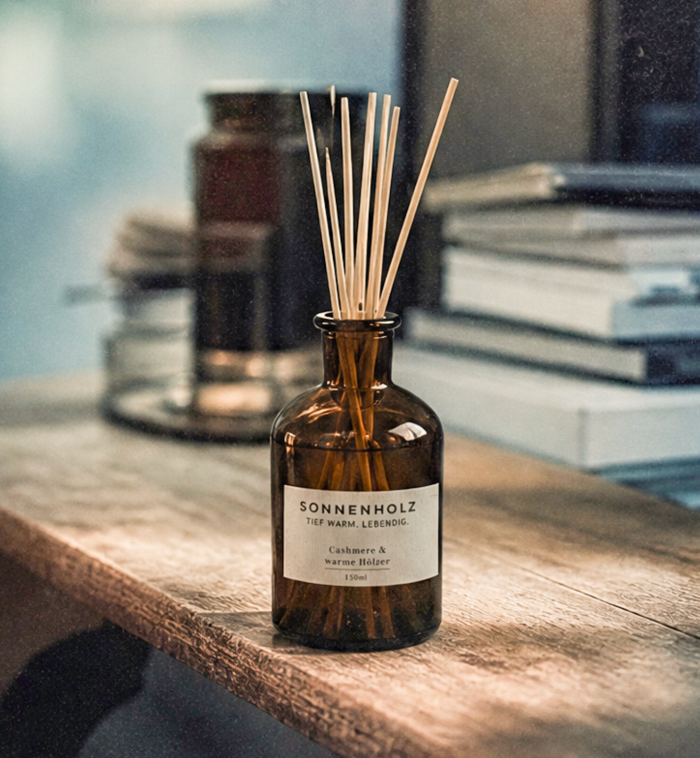 SONNENHOLZ Diffuser mit braunen Bambusstäbchen und warmem Cashmere-Duft
