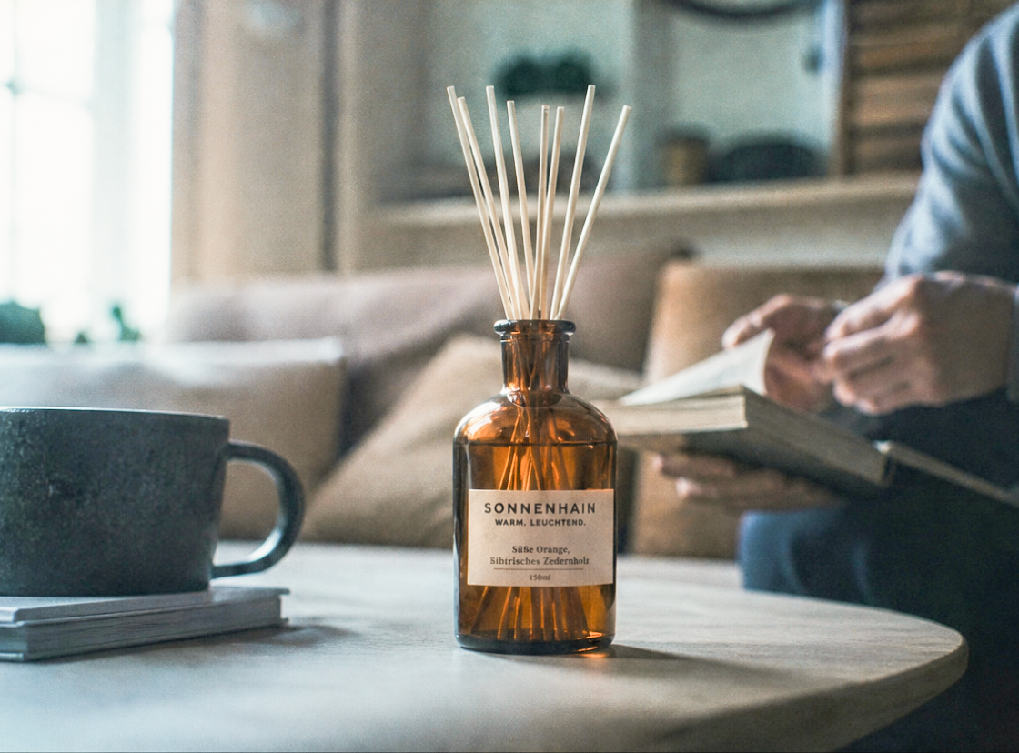 SONNENHAIN Diffuser mit Holzstäbchen und Duft von süßer Orange und Zedernholz