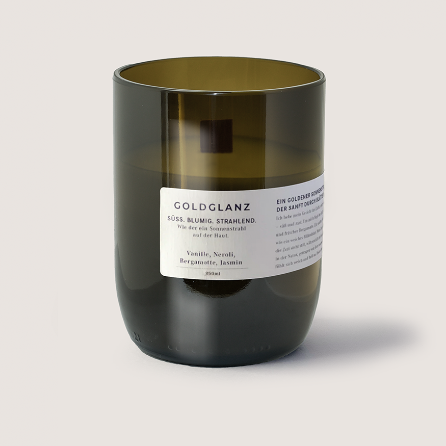 GOLDGLANZ 350ml Duftkerze aus 100% natürlichem Sojawachs mit Vanille, Neroli, Bergamotte und Jasmin, handgegossen in der Schweiz.