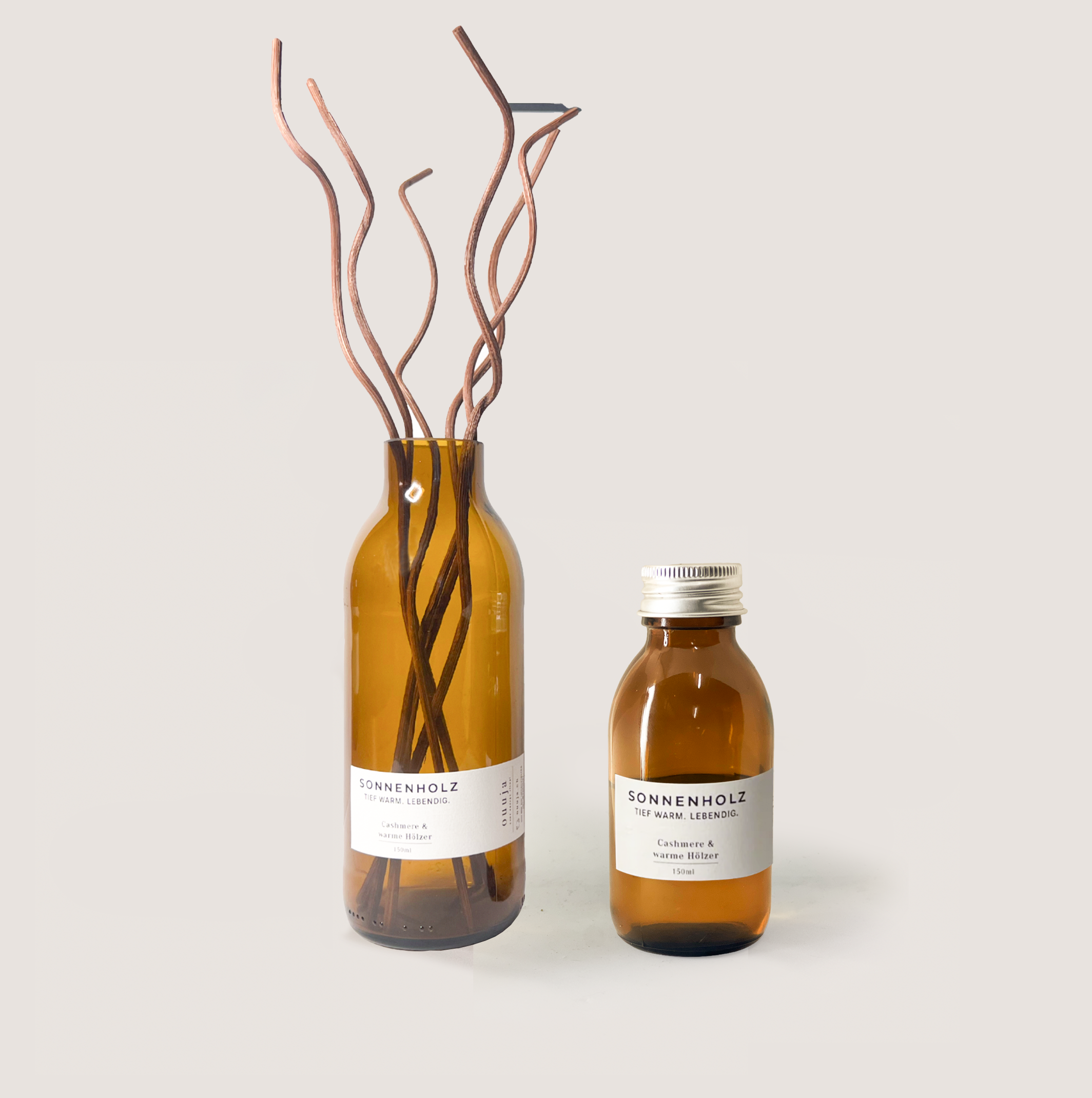 SONNENHOLZ Diffuser, groß mit Cashmere-Duft und braunen Bambusstäbchen in bernsteinfarbenem Glas