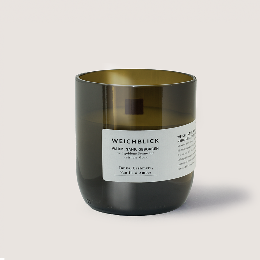 WEICHBLICK 250ml vegane Sojawachskerze mit Tonka, Cashmere, Vanille und Amber Duft in recyceltem Glas